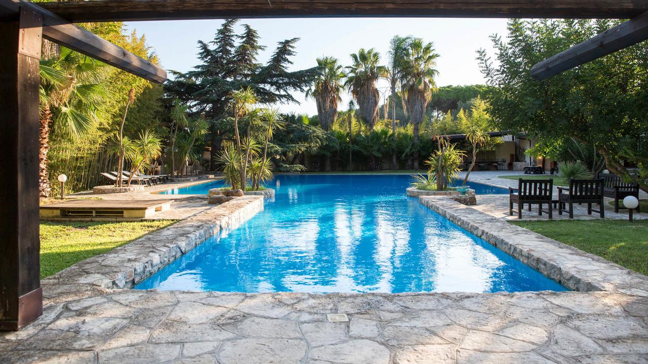La Villa Apartments Torre dell'Orso Esterno foto